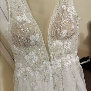Elegant White wedding Floral Wedding Dress
